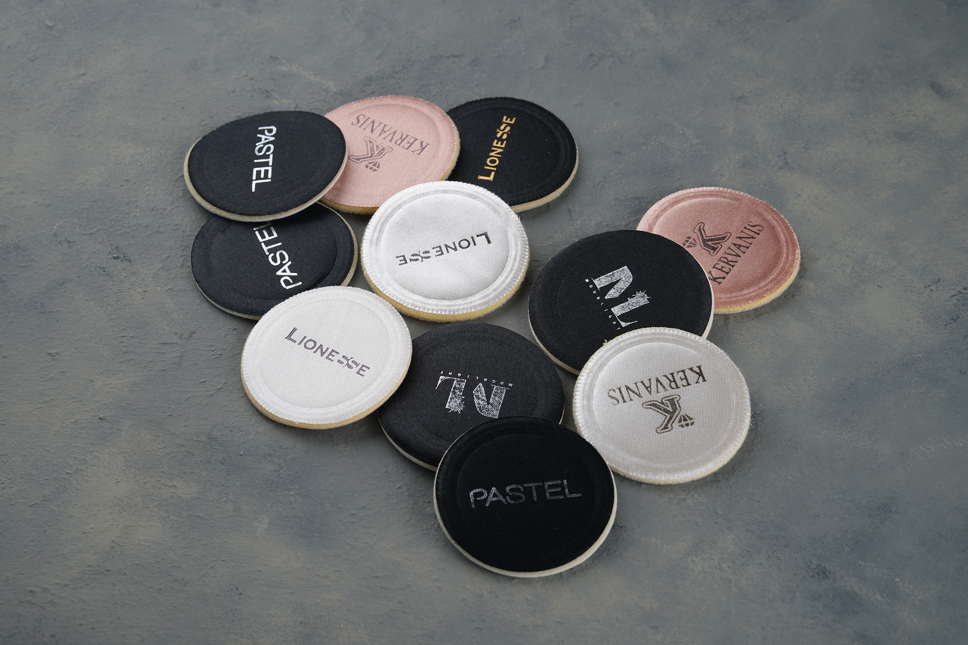 Satenli Yaldız Baskılı Ponponlar